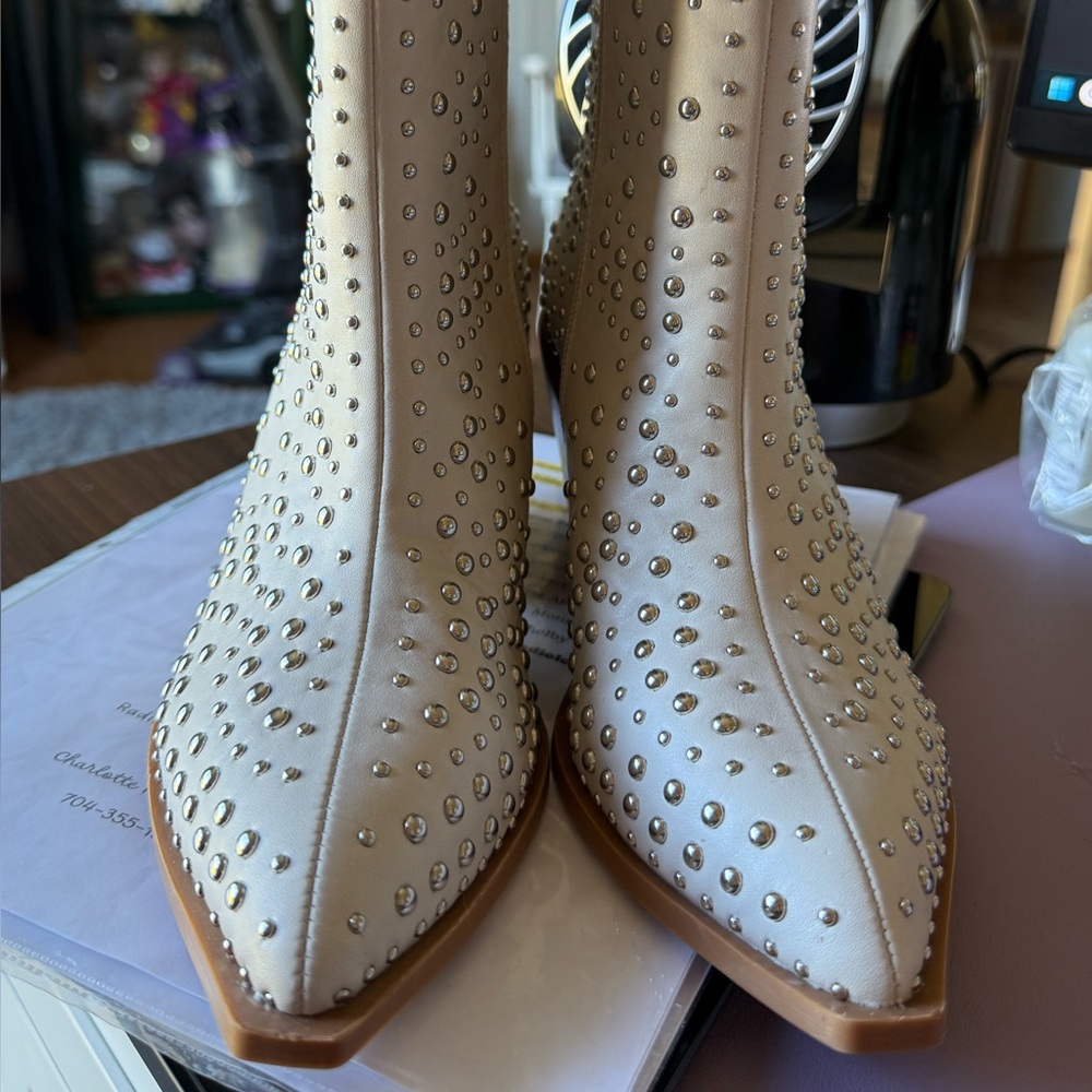 Corkys Hey Girl creme boots